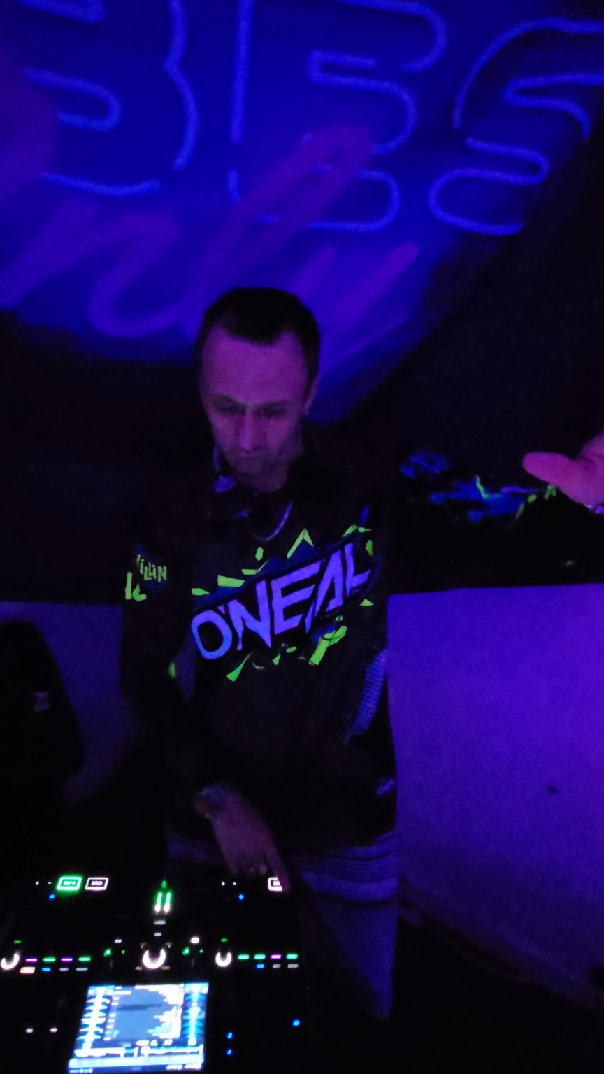 DJ Domino performing